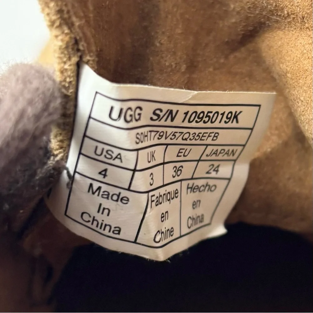 UGG Neumel Suede‎ Lace Up Chukka Boots Size 4